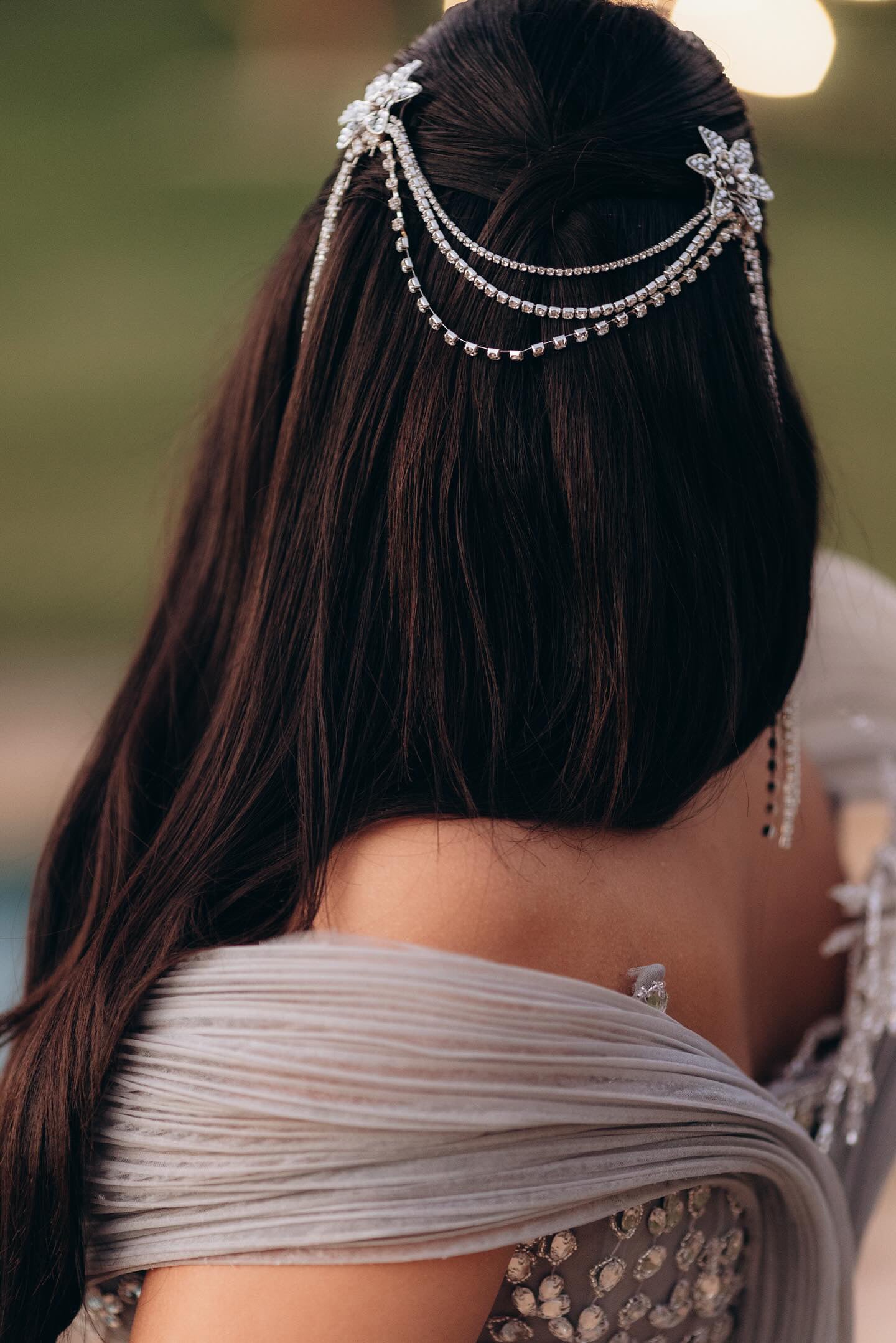 Dangling chains Backpiece