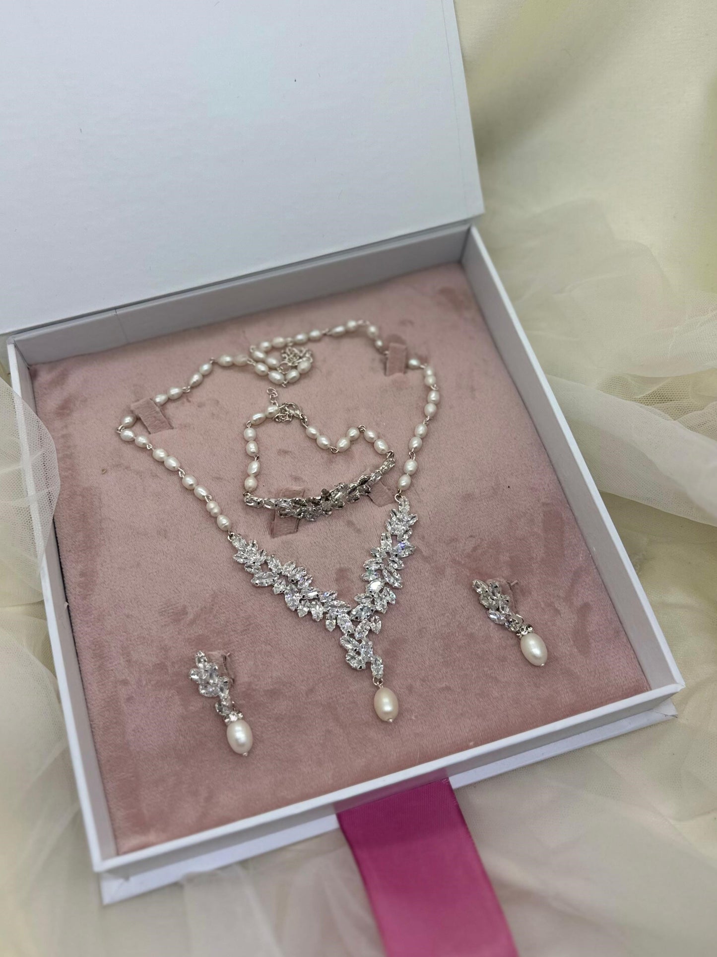 Statement zircon pearly set