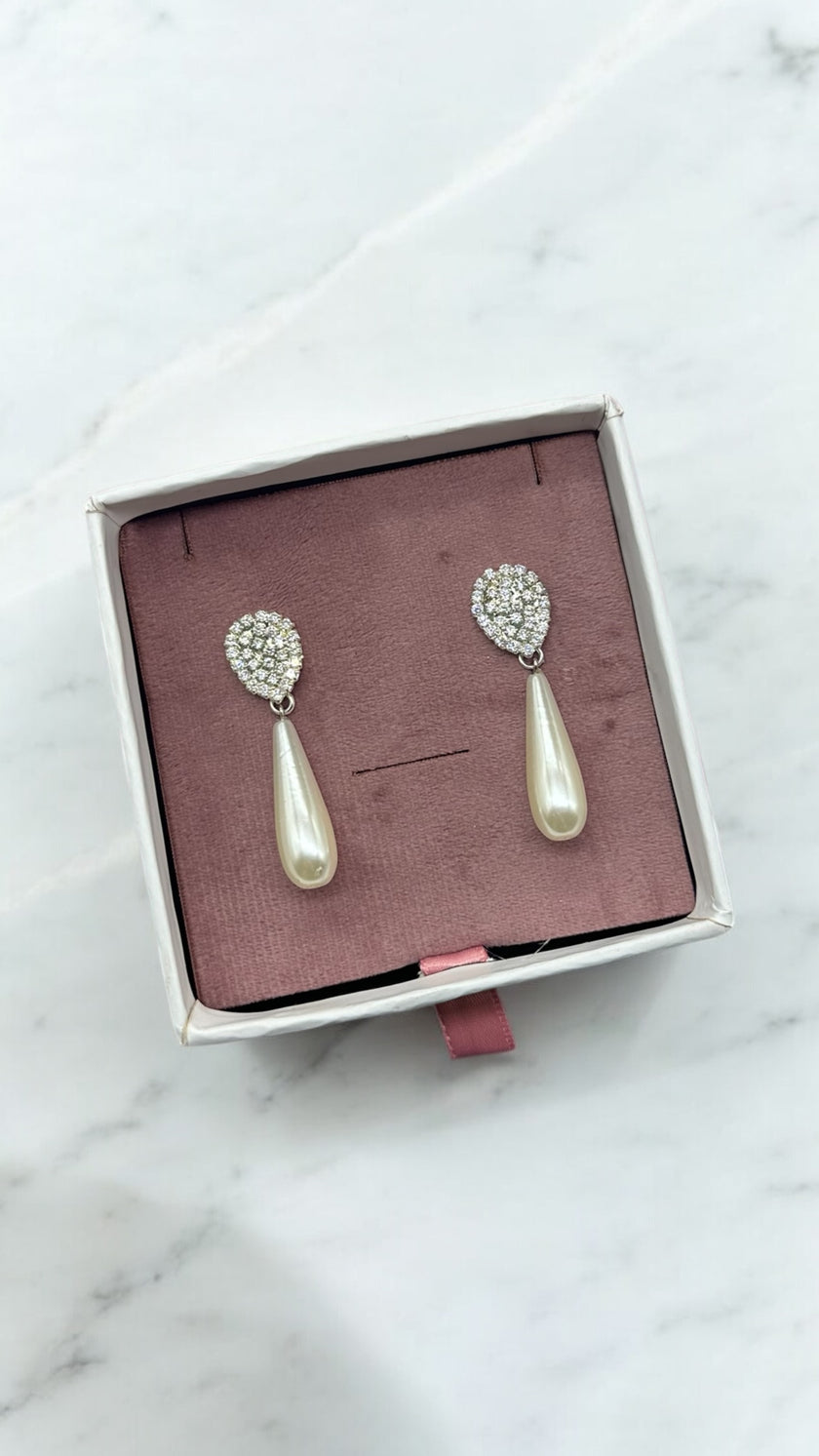 Oval Pearly Earrings