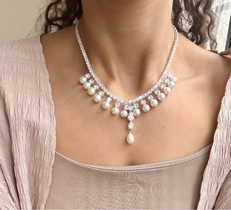 The Bold crystals X pearls set