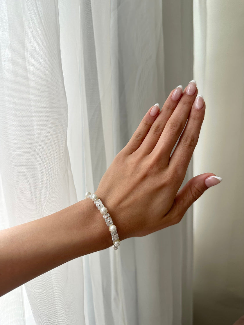 The Bold crystals X pearls set