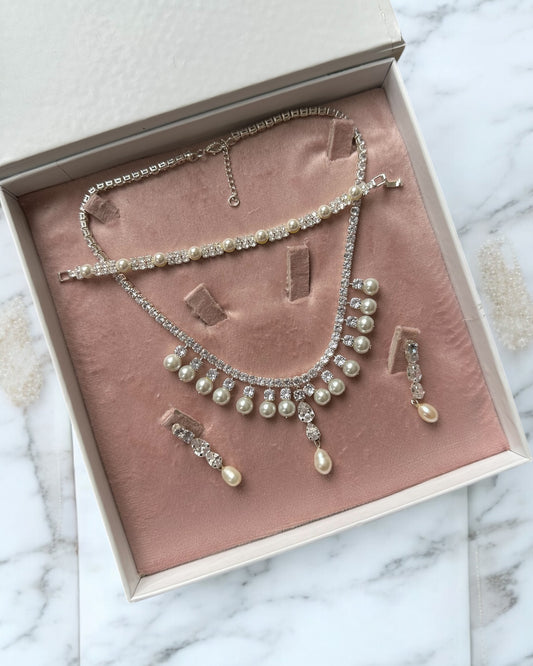 The Bold crystals X pearls set