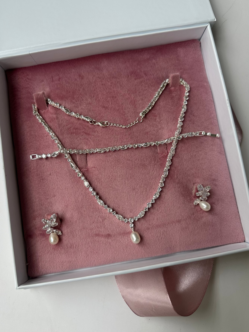 The Pearl Whisper Set