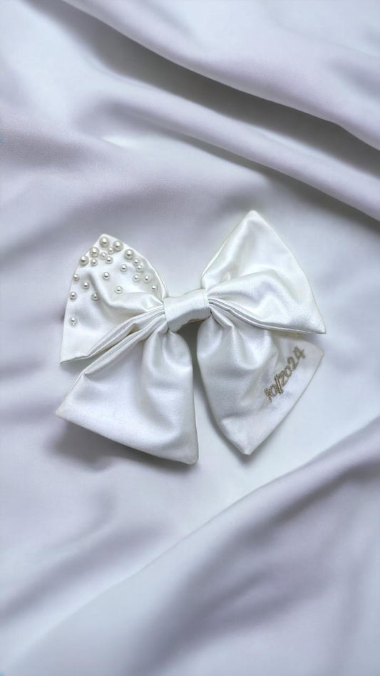 Small Date customizable Bow