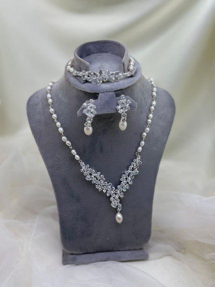Statement zircon pearly set