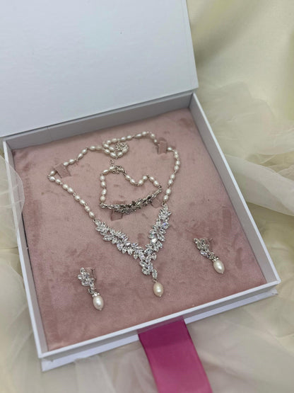 Statement zircon pearly set