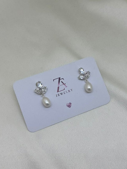 Simple Pearly earrings