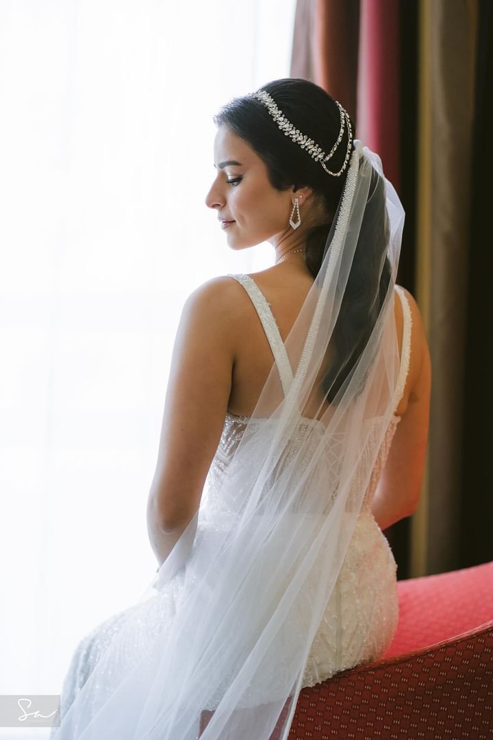 All around dangling piece